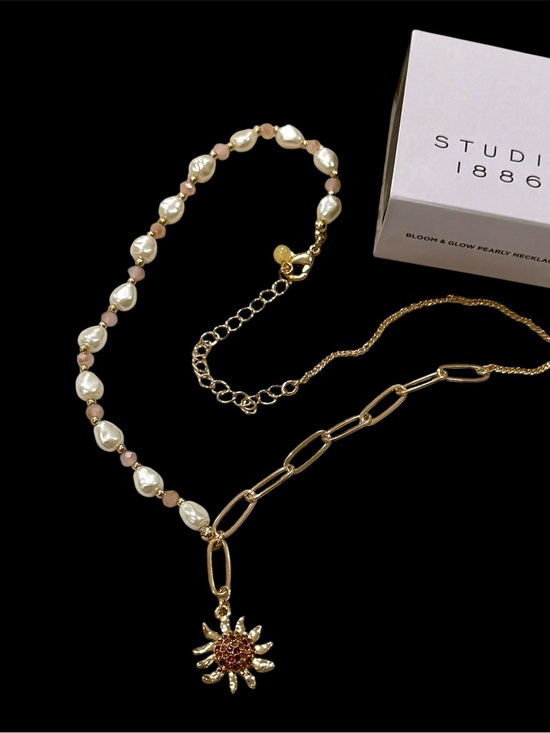 Jewelry - Necklace BLOOM & GLOW PEARLY NECKLACE Avon New